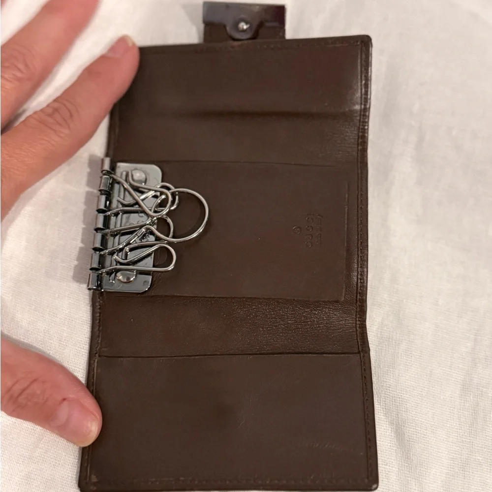 GUCCI Monogram Key Chain. Brown and Tan Key Case and Card Holder. - Picture 9 of 11
